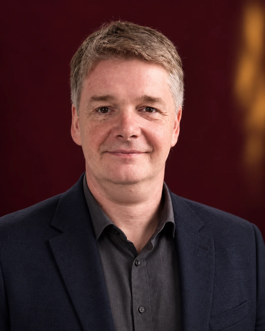 Prof. Dr. rer. nat. John-Dylan Haynes - KI-gestaltetes Porträt
